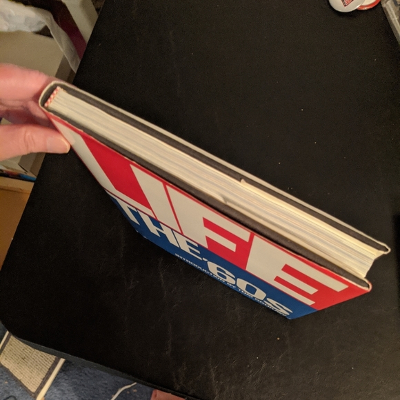 ๐ 1989 "LIFE, The 60's" Hardback Book - Picture 10 of 13